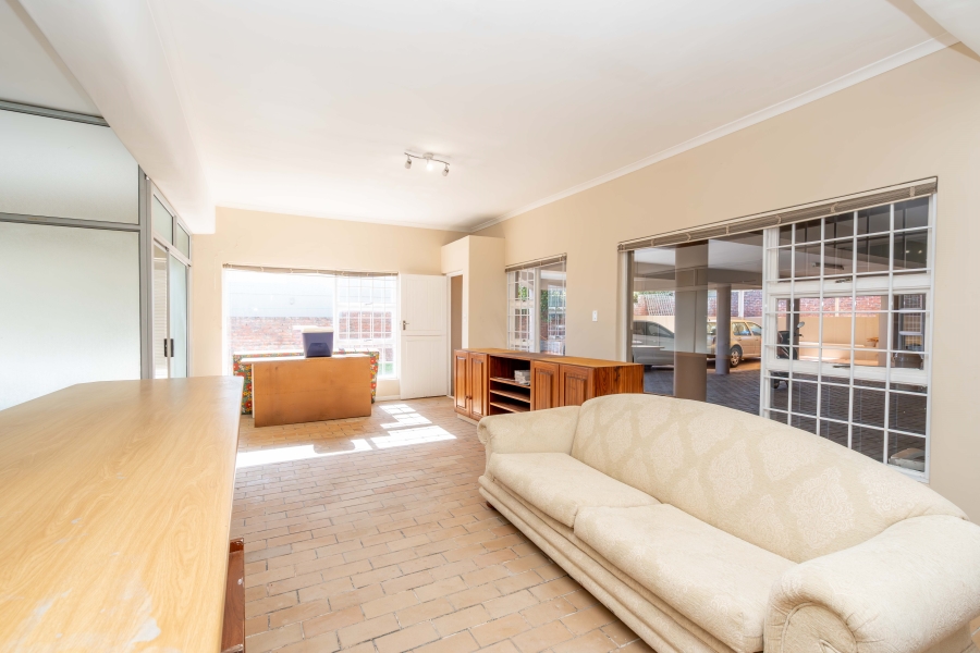 8 Bedroom Property for Sale in Middedorp Western Cape